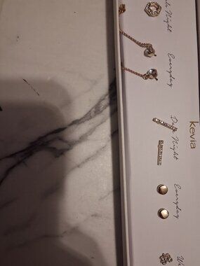 Kevia earrings set